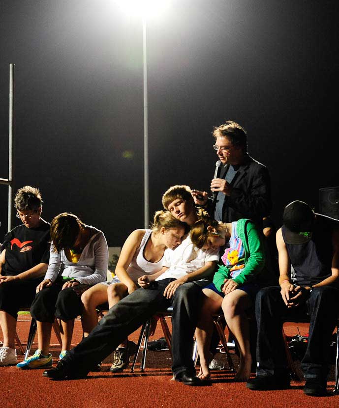 volunteers hypnotised during show